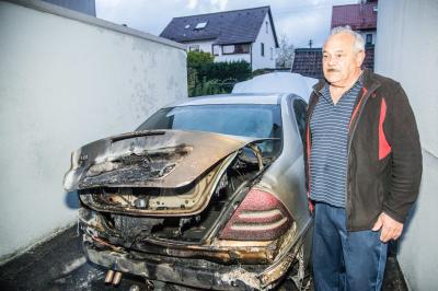 Schwaebisch Gmuend: Wieder Brandstifter unterwegs! Taeter zuendet 7 Pkw und 1 Wohnwagen an - Anwohner in Angst -  Ca. 135.000 Euro Schaden